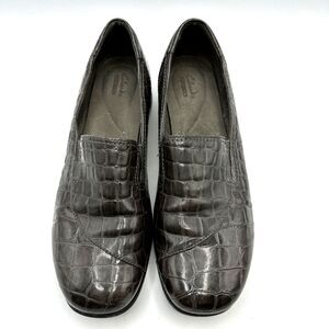 Clarks Slip On Women's 7M  Gray/Charcoal Faux Alligator Patent
